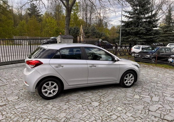 Hyundai i20 cena 30999 przebieg: 170000, rok produkcji 2017 z Zawadzkie małe 121